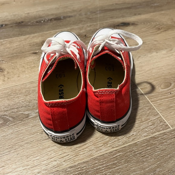 Red converse - Picture 2 of 3